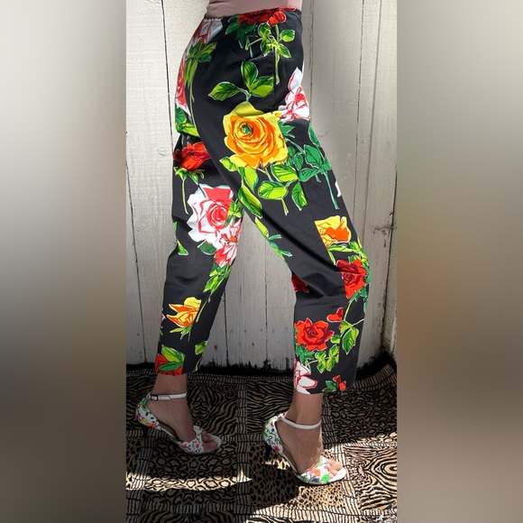 TAPP New York Red Floral Capri Pants (8) - Picture 11 of 17